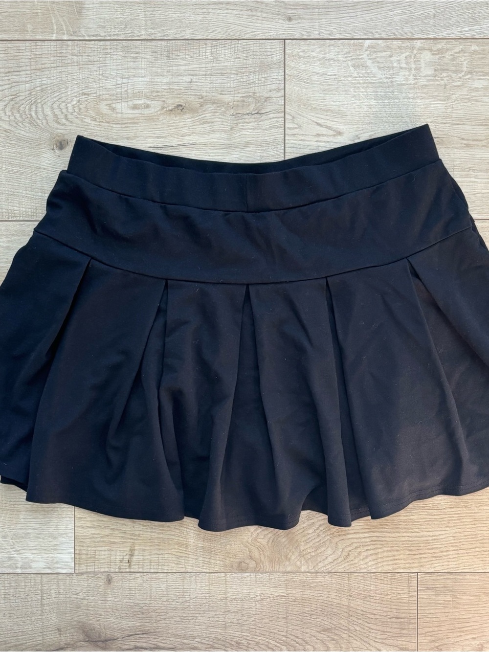 American Eagle Black Pleated Women's Mini Skirt with Shorts, Mini Skort